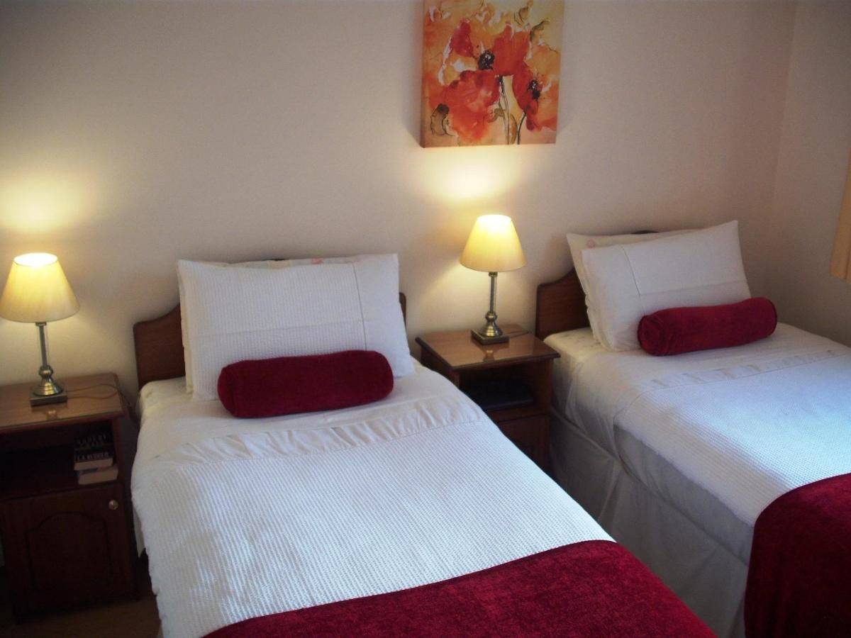 Фотографии номера Двухместный номер с 2 отдельными кроватями в  Maryville Bed and Breakfast Нина